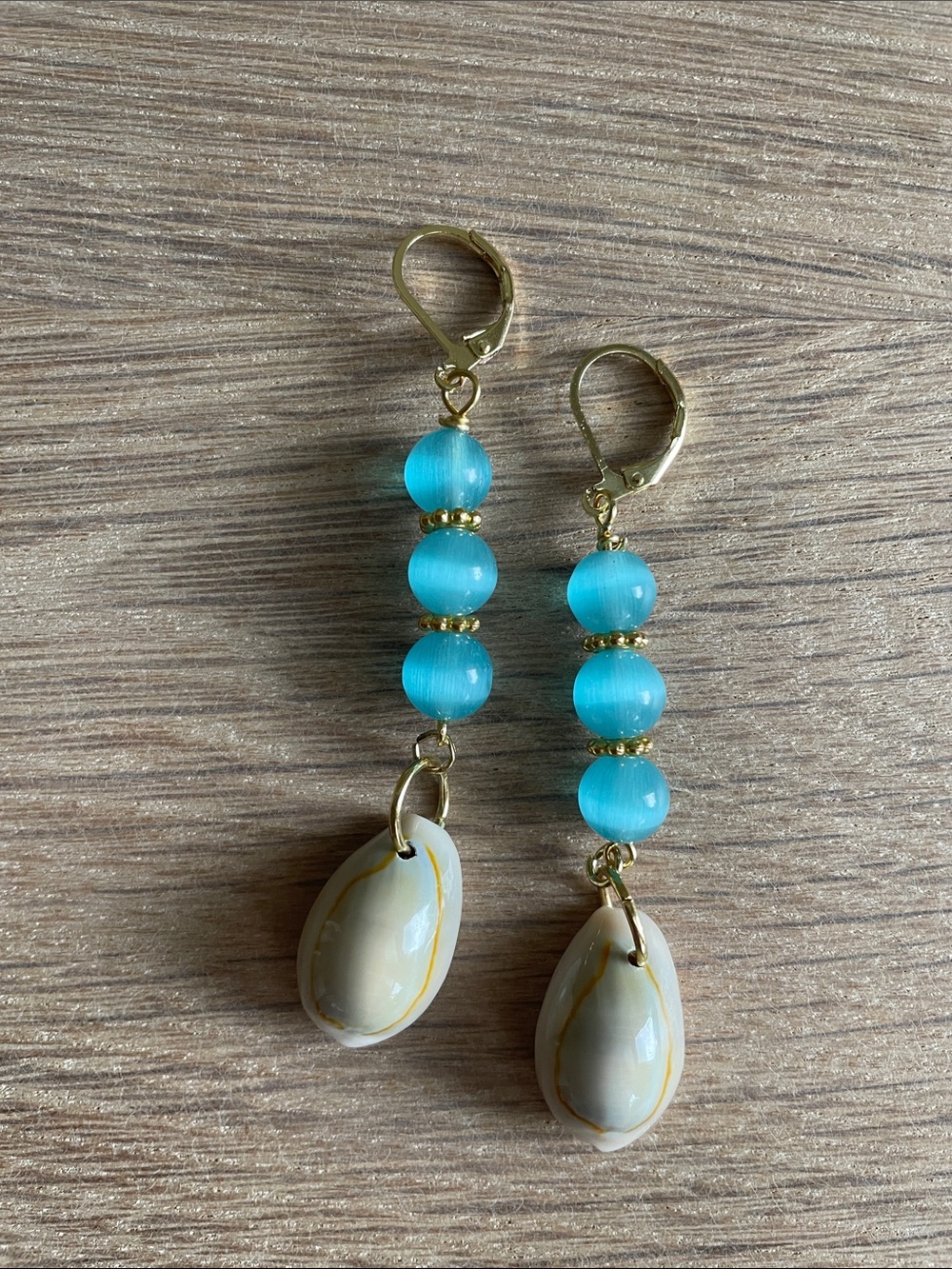 HAND CRAFTED BLUE CAT’S EYE COWRIE SHELL DANGLE EARRINGS Gold Beach Mermaidcore - Picture 7 of 9